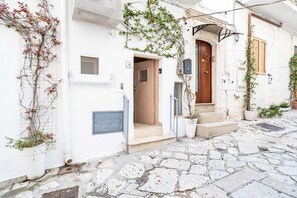 صورة غير مصنفة، 3 من 22، زرّ