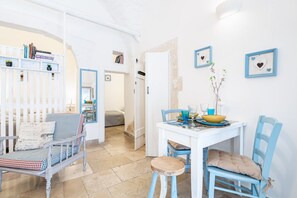 Dining - Il Vico 9 Ostuni by Rentbeat (Ostuni)