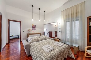 2 chambres, fer et planche à repasser, Wi-Fi, draps fournis