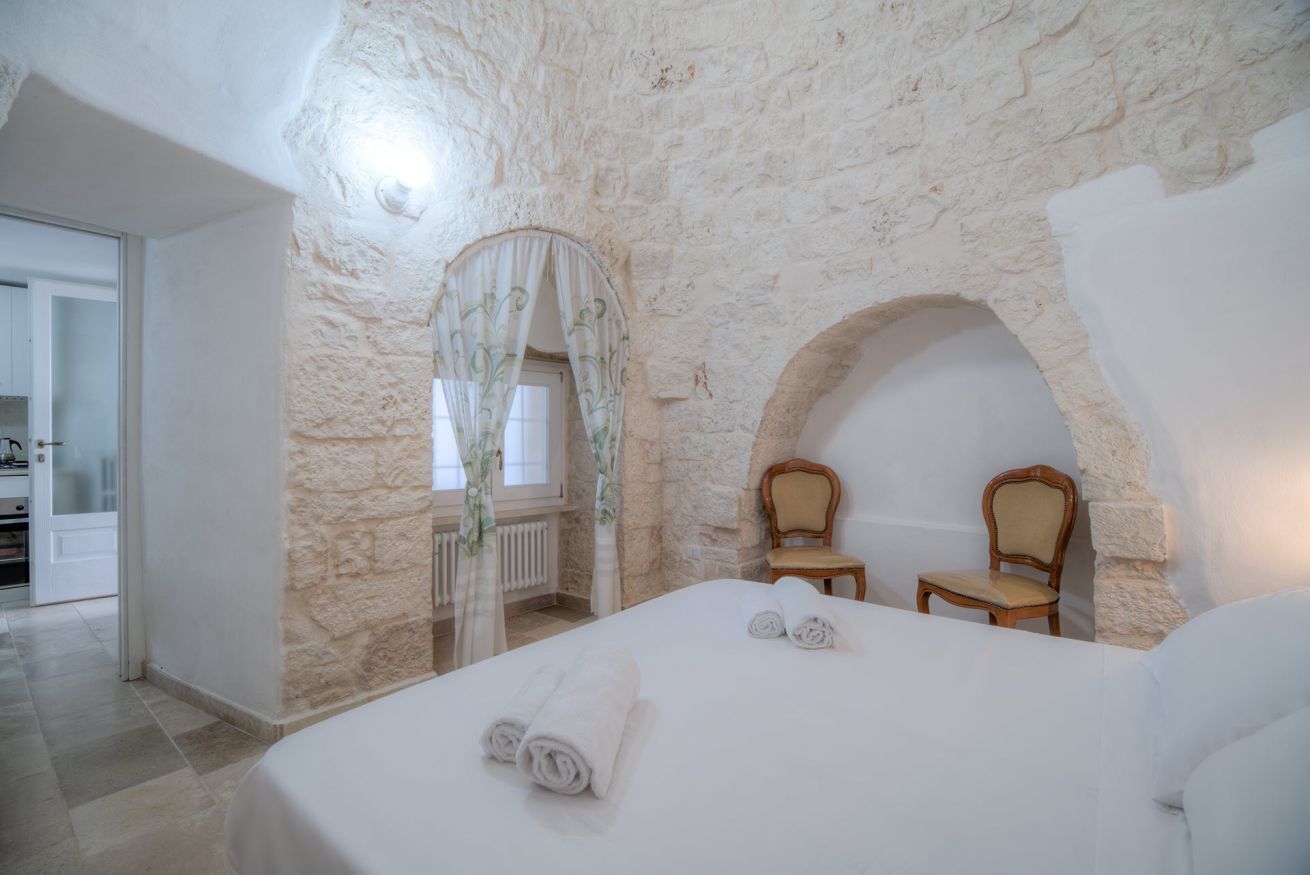 2 bedrooms, travel crib, WiFi, bed sheets