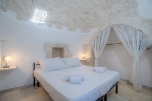 2 bedrooms, travel crib, WiFi, bed sheets - Il Lilla by Rentbeat (Locorotondo)