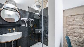Shower, free toiletries, hair dryer, bidet