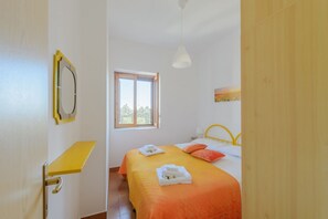 2 bedrooms, iron/ironing board, travel crib, WiFi - Elisa Apartment by Rentbeat (Villanova)