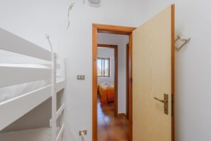 2 chambres, fer et planche à repasser, lit parapluie, Wi-Fi