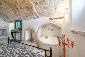 Unclassified image, 5 of 16, button - Donna Alfa Suite by Rentbeat (Ostuni)