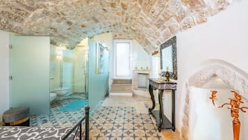 Doccia, asciugacapelli, bidet, asciugamani