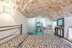 Unclassified image, 4 of 16, button - Donna Alfa Suite by Rentbeat (Ostuni)