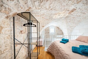 1 bedroom, WiFi, bed sheets - Donna Alfa by Rentbeat (Ostuni)