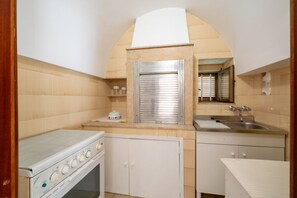 Fridge, oven, stovetop, toaster