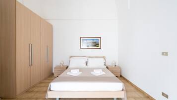 1 bedroom, bed sheets