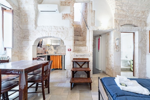 Unclassified image, 1 of 15, button