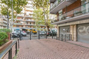 المنطقة المحيطة بالمنشأة