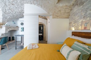 1 bedroom, WiFi, bed sheets - Gattoni Room by Rentbeat (Martina Franca)