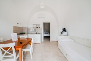 Dining - Casa Zampignola 1 by Rentbeat (Ostuni)