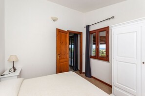 1 bedroom, WiFi, bed sheets - Comino Alto - Appartamento 8 by Rentbeat (Siniscola)