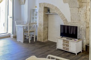 Living area - Suite Violetta by Rentbeat (Martina Franca)