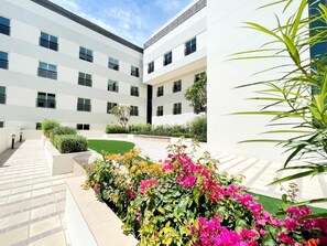 Property grounds - Family and Freindly 2 bedroom apartment at JVC (JVC)