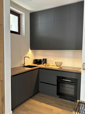 Geladeira, fogão, cooktop, lava-louças