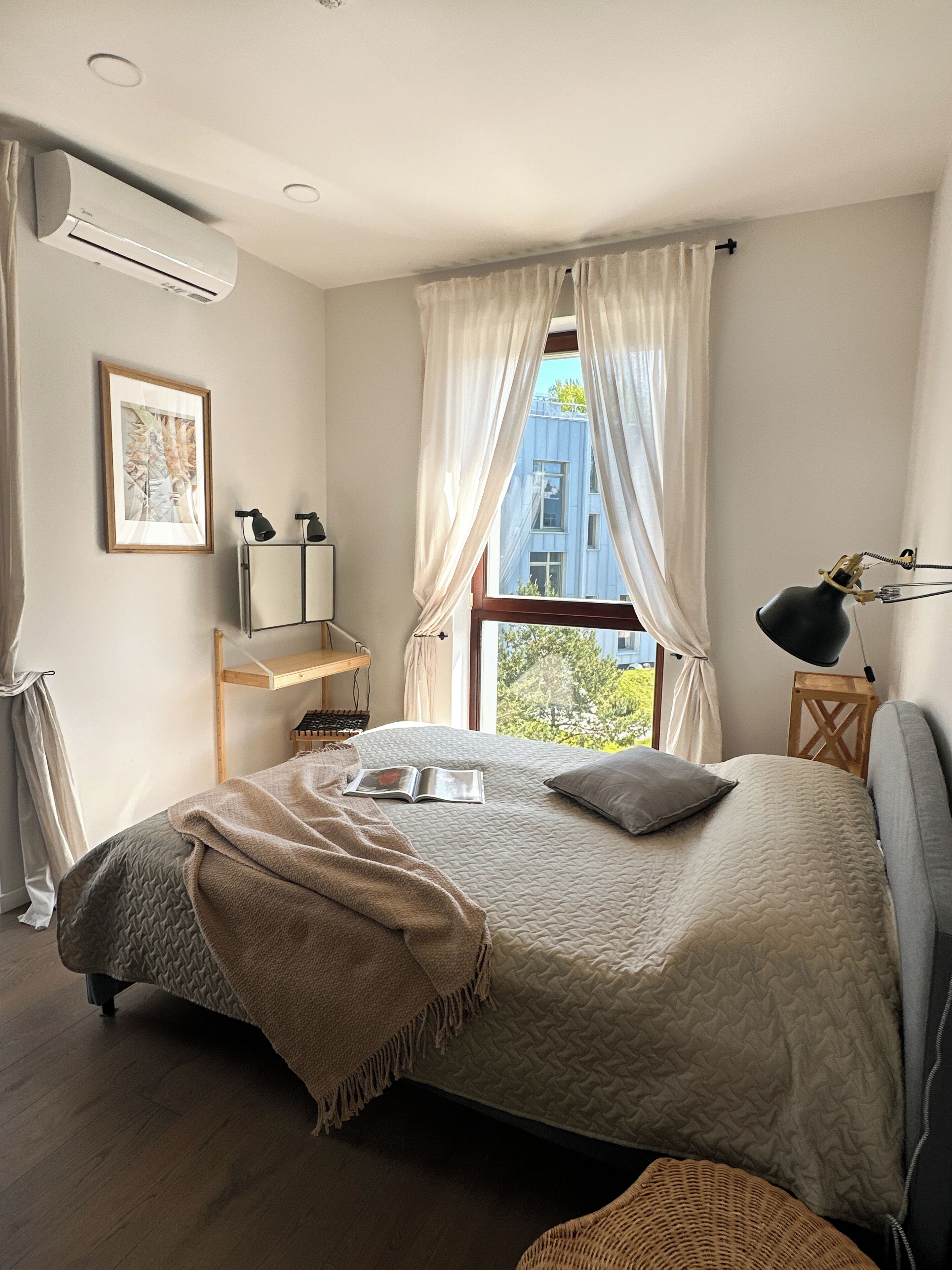 1 habitación, tabla de planchar con plancha, cuna de viaje y wifi 