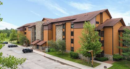 Villa Life - Newly Updated 3 Bed Studio, Sleep 6!