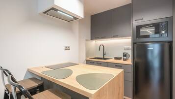 Comfort Apartment, City View | Private kitchen | Espresso maker, coffee/tea maker, electric kettle, dining tables