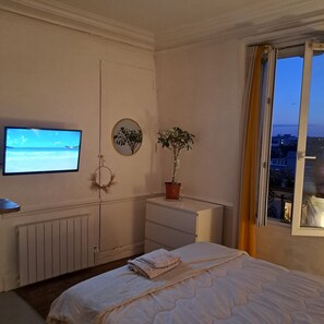 1 bedroom, bed sheets - Studio 15 min from Paris center  (Vincennes)