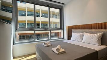 City Apartment, 2 Bedrooms, Non Smoking | 2 bedrooms, bed sheets