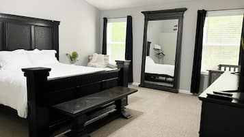 5 bedrooms, desk, iron/ironing board, travel cot