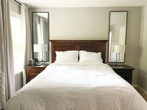 5 bedrooms, desk, iron/ironing board, travel cot