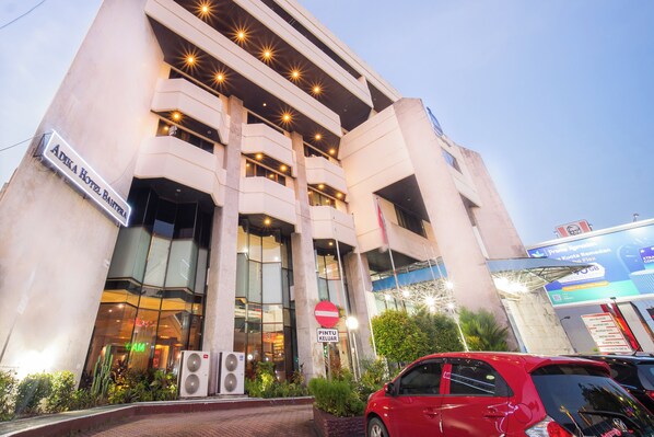 Front of property - ADIKA HOTEL BAHTERA (Balikpapan)