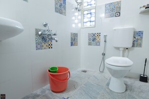 Shower, bidet, towels, soap