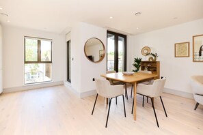 Apartment - The South Wimbledon Hideout - Fancy 1bdr Flat With Balcony (London)