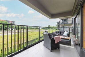 Apartamento, 2 quartos, sacada | Sacada