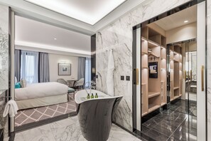 Hair dryer, bathrobes, slippers, towels - Maison Albar - Le Victoria (Nice)