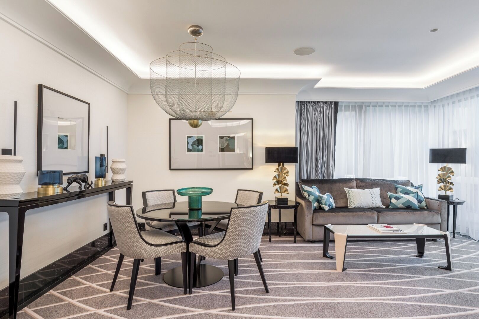 Suite (Victoria) | Premium bedding, minibar, individually decorated, desk