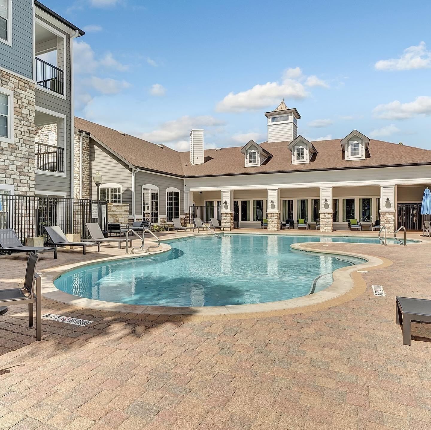 CENTRALLY LOCATED IN <3 OF AUSTIN ENTIRE APT 4ml Domain,Pool, BBALL 8 ml < DTOWN