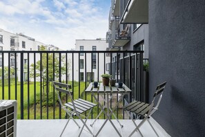 Balcony - Kiełkowskiego Apartment by Renters (Kraków)