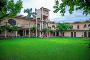 Garden view - Hotel Hari Sharanam (Kannauj)