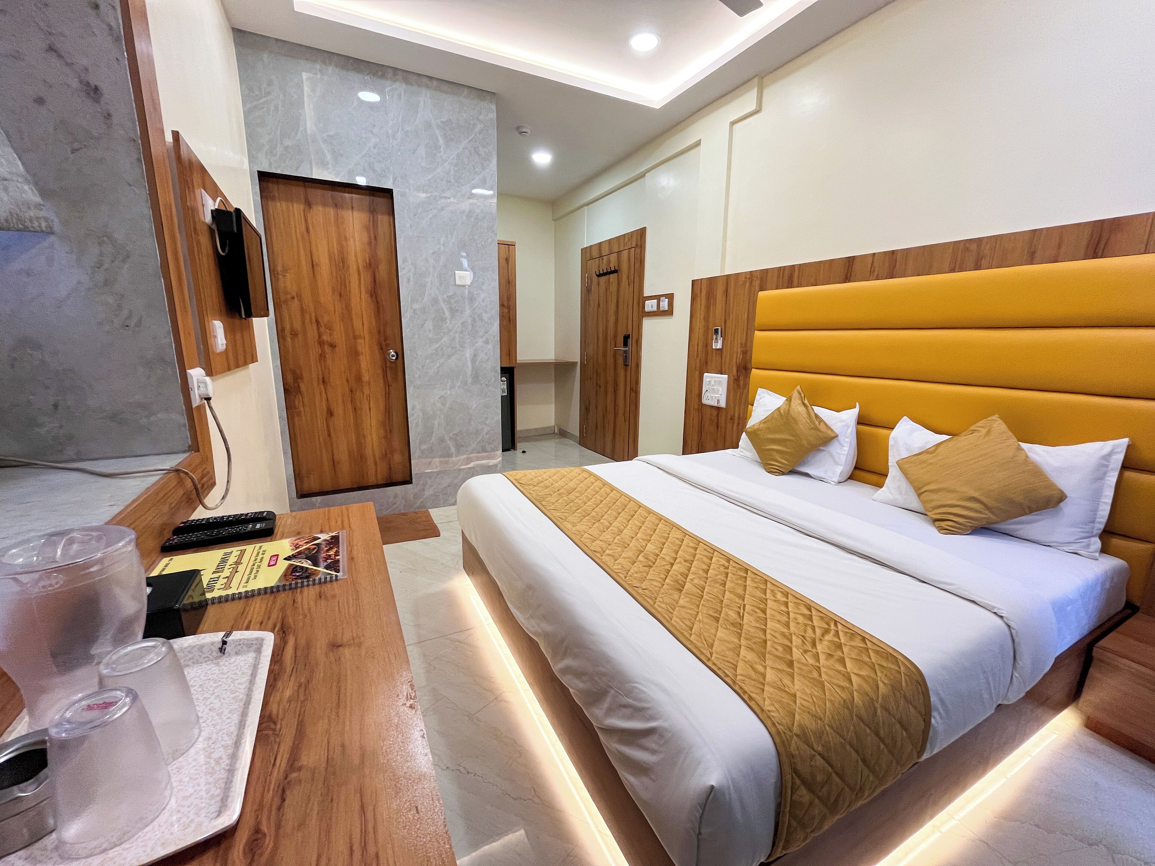 Deluxe Double Room | Free WiFi, bed sheets