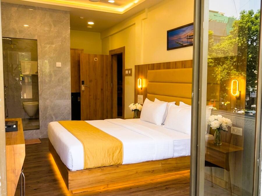 Deluxe Double Room | Free WiFi, bed sheets