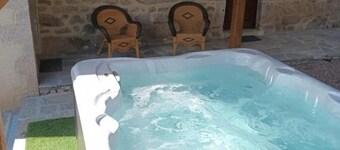 Charming house with SPA in Bourbonnaise mountains