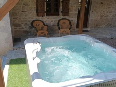 Charming house with SPA in Bourbonnaise mountains