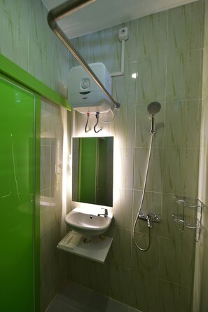 Superior Single Room, 1 Katil Bujang XL (Large Single) | Bilik Mandi | Pancuran mandi, kelengkapan dandanan diri percuma, tuala disediakan 