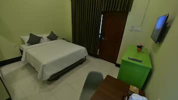 Superior Single Room, 1 Large Twin Bed | Bathroom | Shower, free toiletries, towels, soap