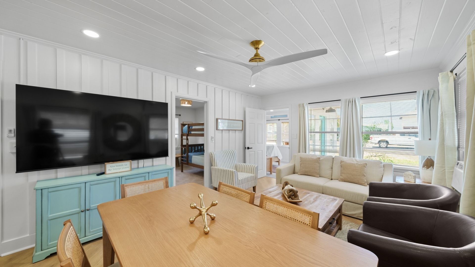 The cutest classic beach cottage/ totally restored/steps to the beach! 5br 2ba!