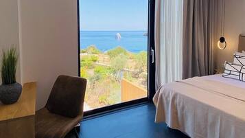Luxury Villa, 3 Bedrooms, Sea View | 3 bedrooms, in-room safe, individually decorated, individually furnished