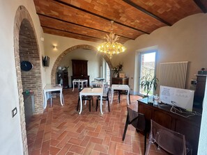 Living area - Cordella in Valdorcia Truffle & Olive Oil Resort - Podere Borgasso (Montalcino)