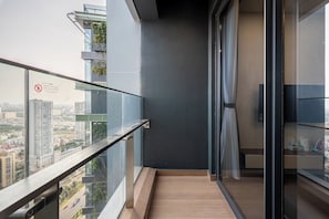 Deluxe Condo, City View | Balcony