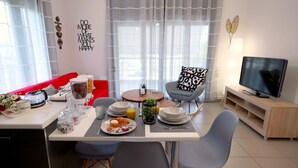 Dining - Amazing apartment with a very easy access towards Sea and Mountain locations. (Volos)