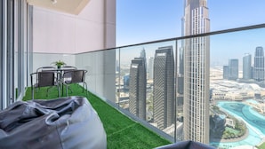 Balcony - 4 BR Emaar Forte Burj Khalifa by Sojo Stay (Dubai)